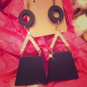 Wooden detailed hanging earrings
